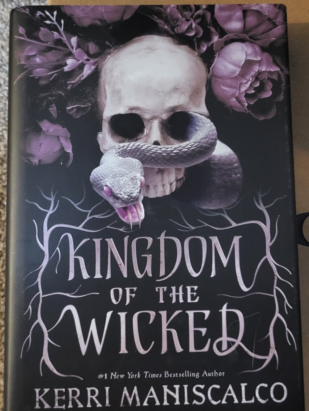 Kingdom of the Wicked by Kerri Maniscalco - Fairyloot - Picture 11 of 11
